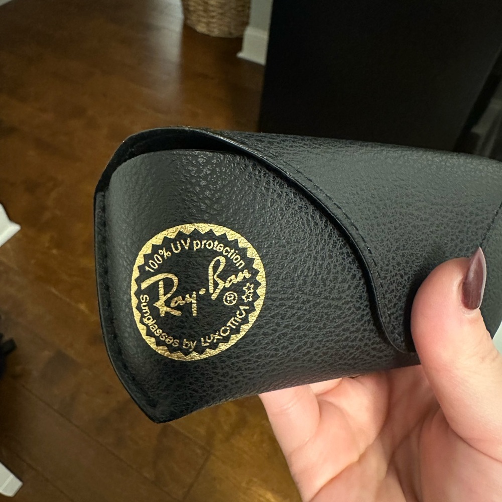 Rayban case - Picture 4 of 4